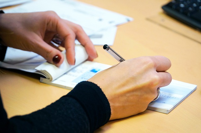 ASSEGNO DI MANTENIMENTO TRA CONIUGI. PEGGIORAMENTO DELLE CONDIZIONI ECONOMICHE DEL CONIUGE SEPARATO.